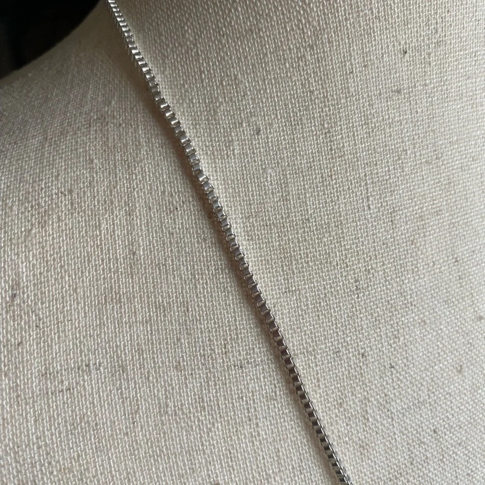 NWT-UNIVERSAL THREAD-LONG SILVER TONE NECKLACE